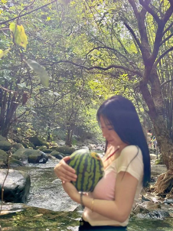 美女与西瓜 🍉🐶美女与西瓜 🍉🐶
