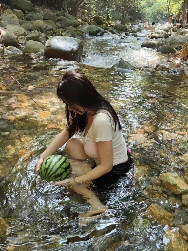 美女与西瓜 🍉🐶美女与西瓜 🍉🐶
