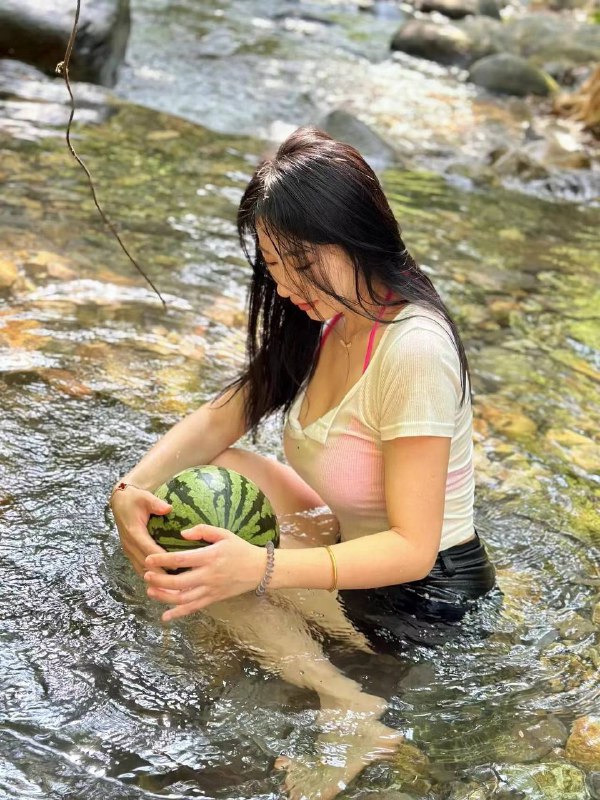 美女与西瓜 🍉🐶美女与西瓜 🍉🐶