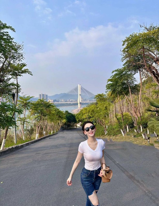 有这样的女朋友，早上就可以起来爬山了有这样的女朋友，早上就可以起来爬山了
