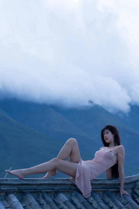 #阿朱 姑娘 躲 ～屋檐 🥵#阿朱 姑娘 躲 ～屋檐 🥵